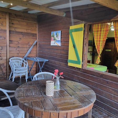 Bungalow Jamaique Десе Екстериор снимка